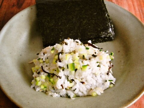 さっぱり　胡瓜とシソの実とガリの混ぜご飯